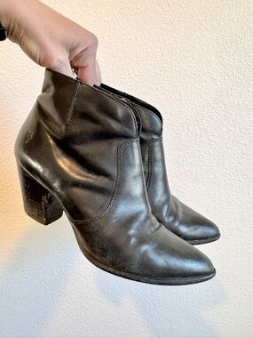Frye Leather Ankle Boots Western Boho Stacked Heel Distressed Black 8.5M B87